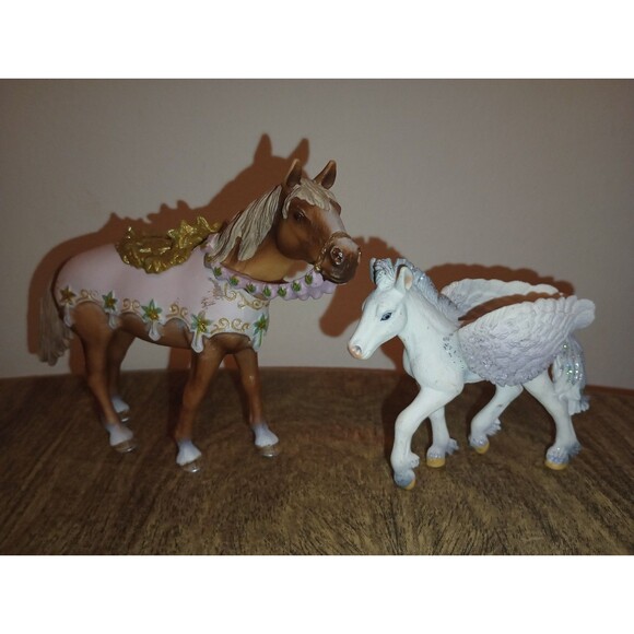 Schleich Horse Lot of 2: Bayala Retired 2006 w/Pink Blanket, Pegasus Foal 2010 - Picture 2 of 12